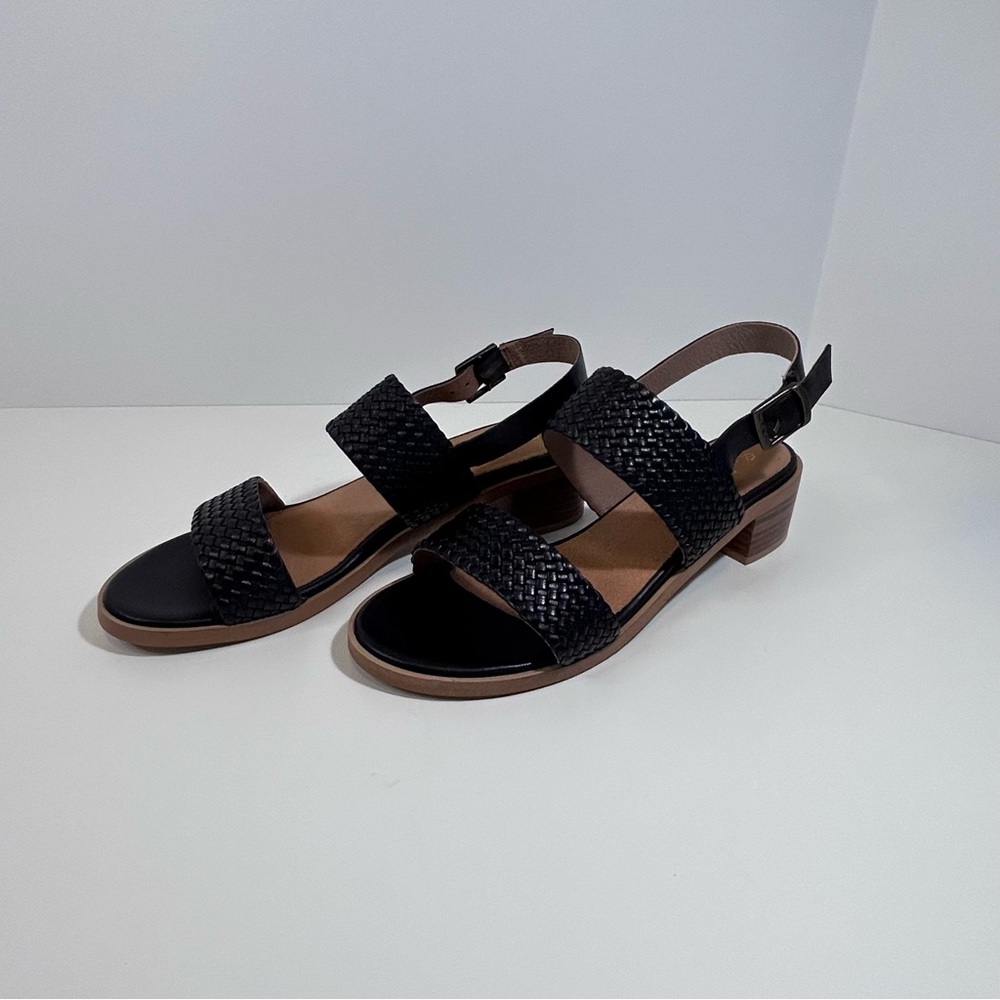 Seychelles sz US9 woven sandals